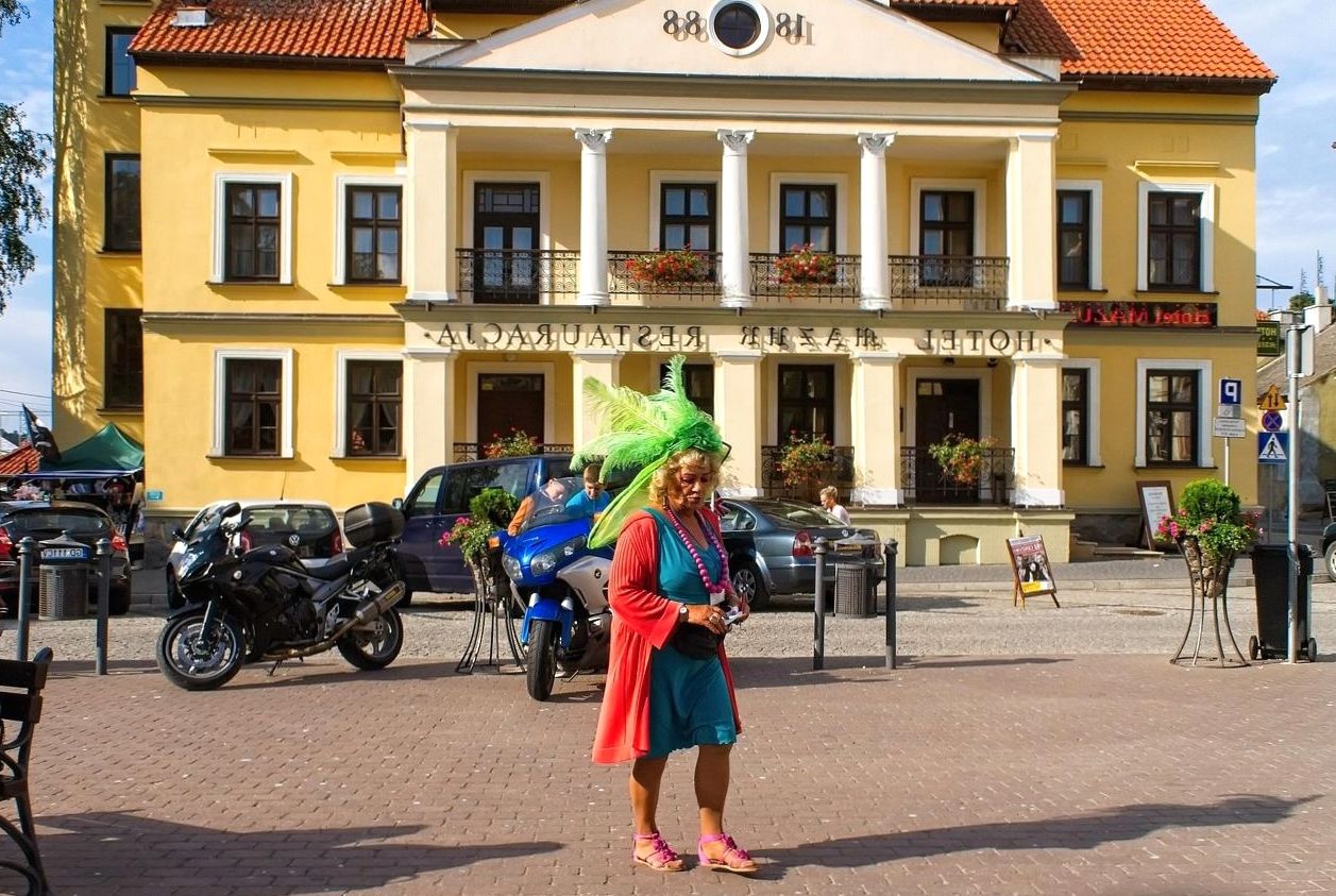 Restaurant & Bar